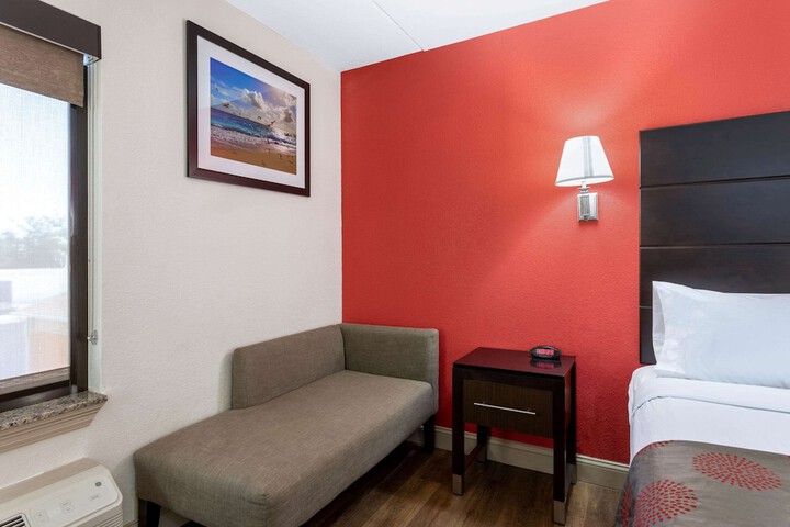 Room 17 of 34