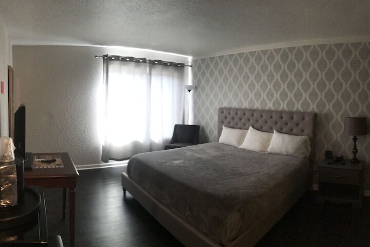 Room 47 of 77