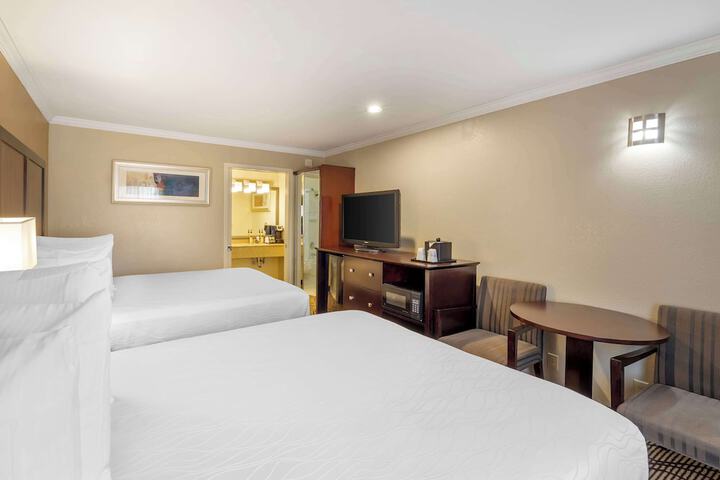 Room 20 of 79