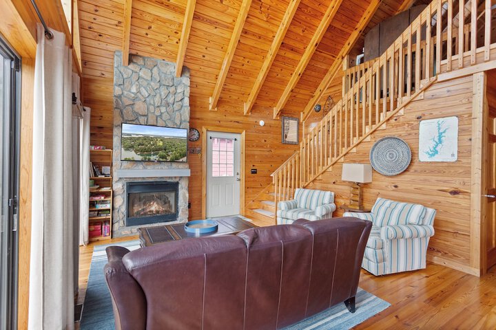 Lakefront Keowee Home w / Dock 14 Mi to Clemson