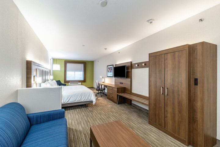 Room 13 of 33
