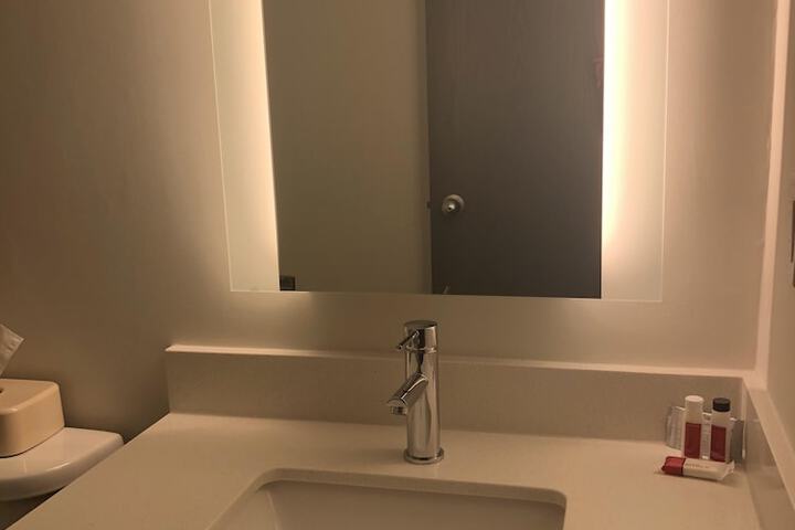 Room 10 of 27