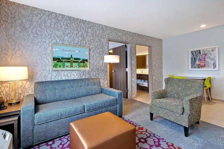 Room 33 of 48