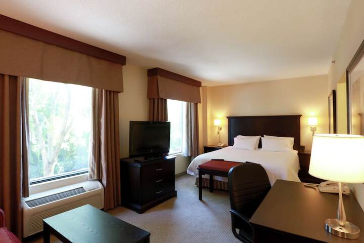 Hampton Inn & Suites by Hilton Laval