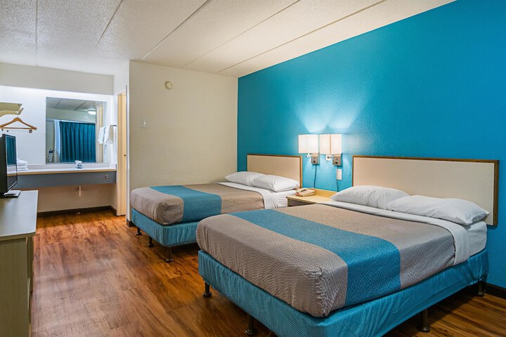 Room 32 of 47