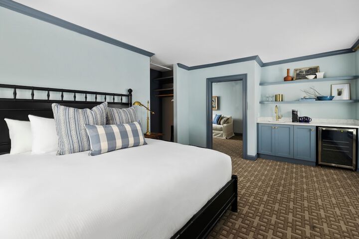 Room 34 of 110
