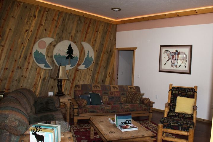 DiamondStone Guest Lodges