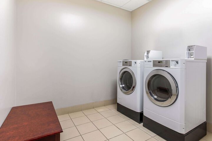 La Quinta Inn & Suites by Wyndham Fultondale Birmingham N
