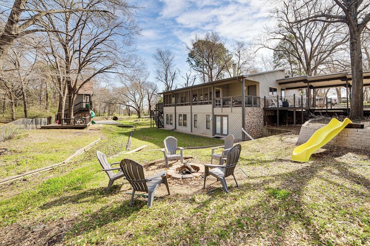 Pickleball / sport Court: Spacious Kemp Home!