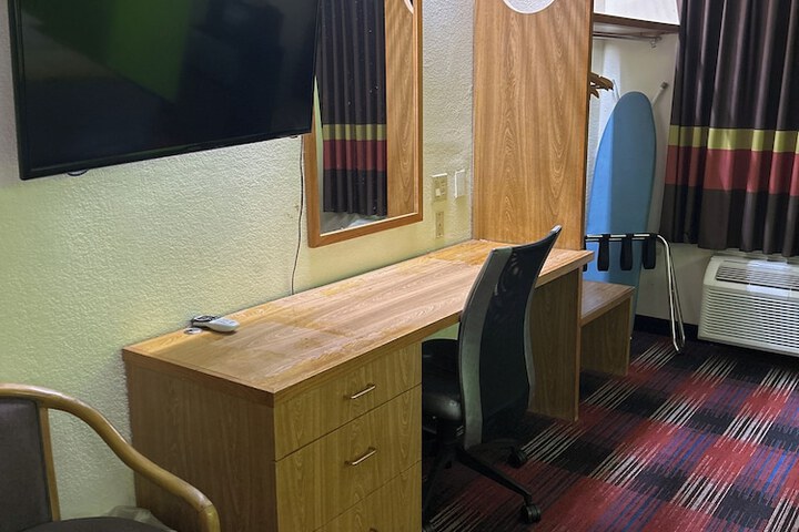 Room 12 of 16