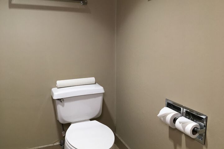 Room 33 of 84