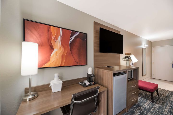 Room 9 of 32