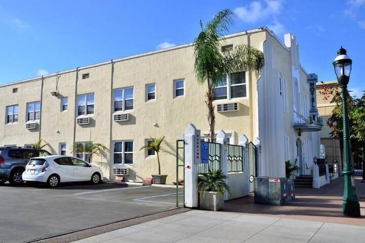 El Primero Hotel