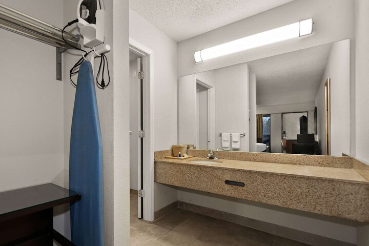 Room 33 of 36