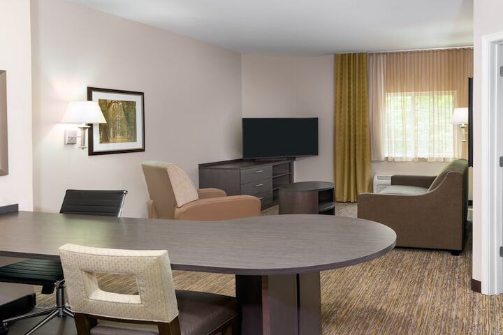 Room 28 of 46