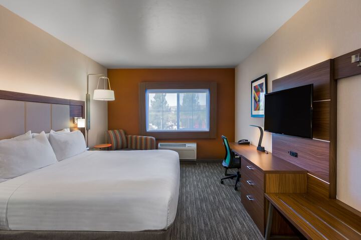 Holiday Inn Express & Suites Oroville Lake by IHG