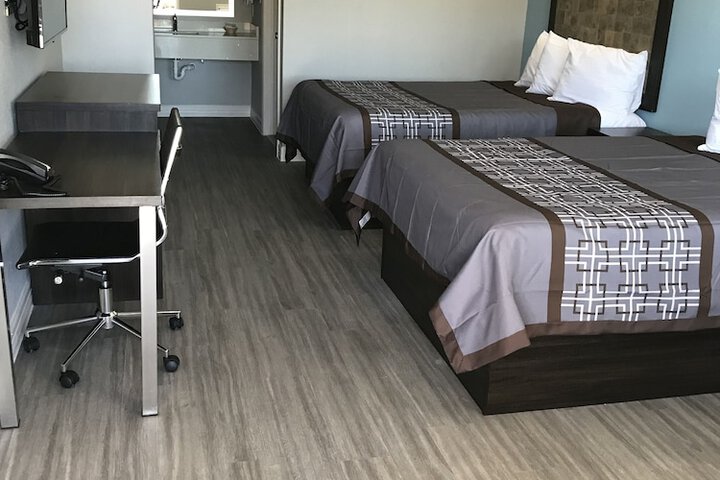 Room 10 of 29