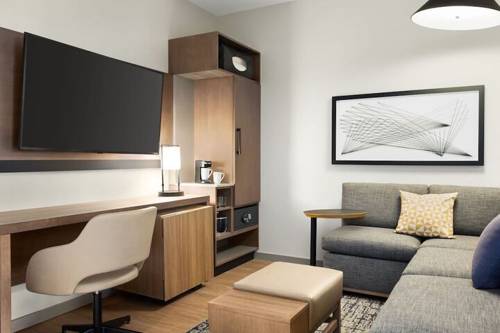 Room 6 of 18