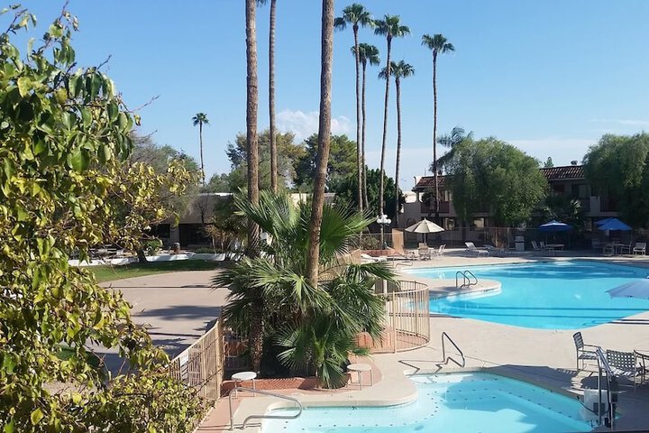 Mesa Golf Inn & Suites