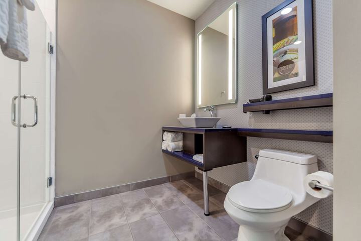 Room 10 of 27