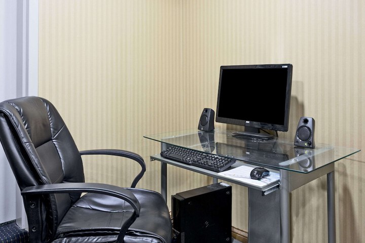 Business Center 18 of 18