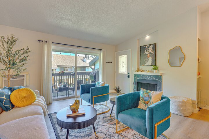 1 Mi to Dtwn: Condo w / Pool Access in Castle Rock
