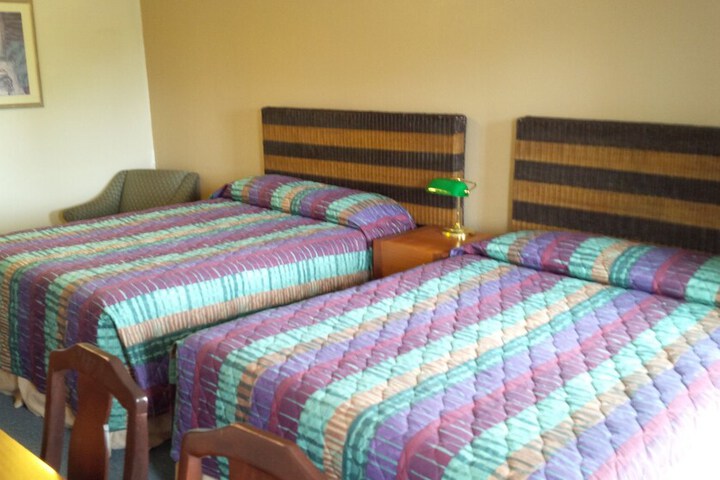 Room 11 of 18