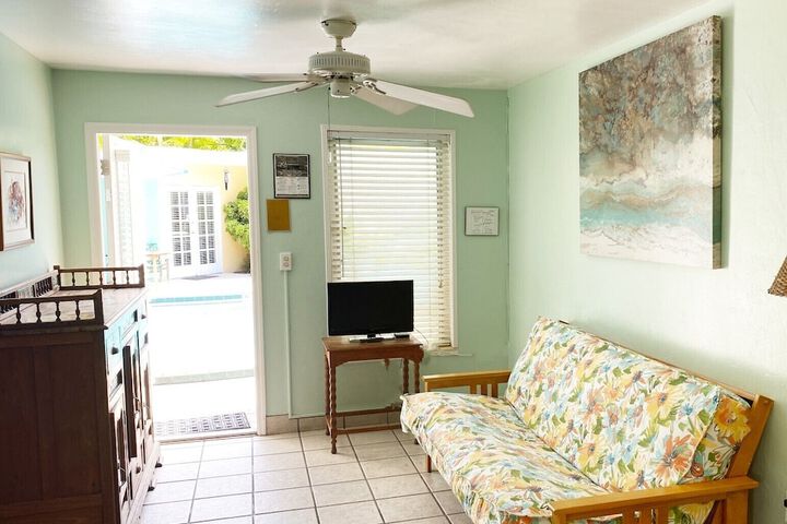 Room 169 of 218