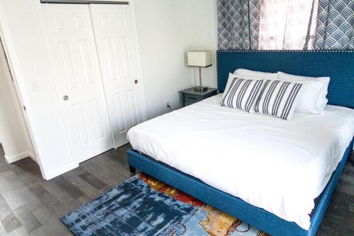 Lux 3 Bd - Perfect & Parking & Massive Patio
