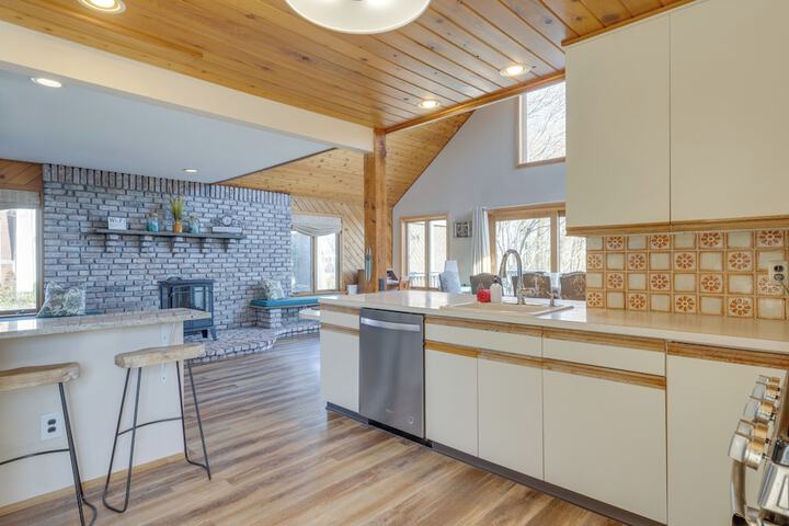 Amazing Rocky Point Retreat Overlooking the Sound!