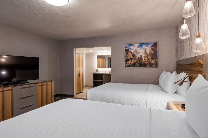 Room 6 of 32