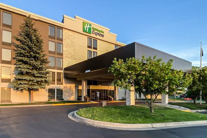 Holiday Inn Express Flint-Campus Area by IHG