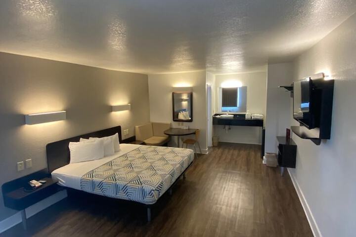 Motel 6 Manchester TN