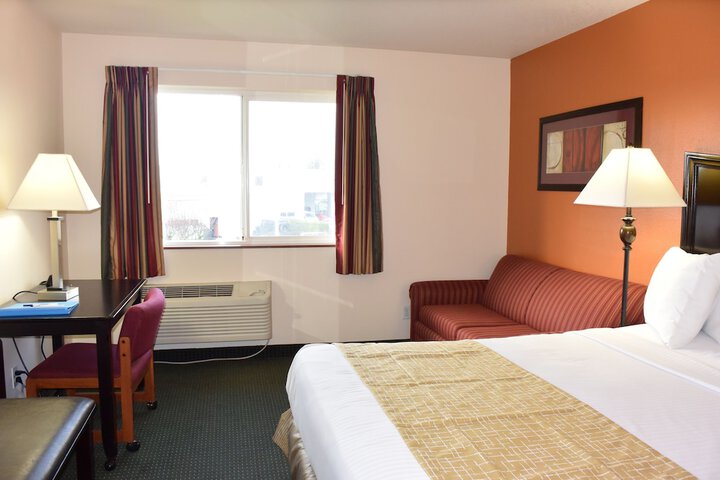Travelodge Suites by Wyndham Newberg