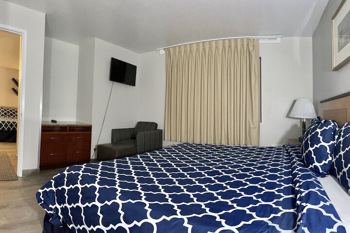 Americas Inn & Suite