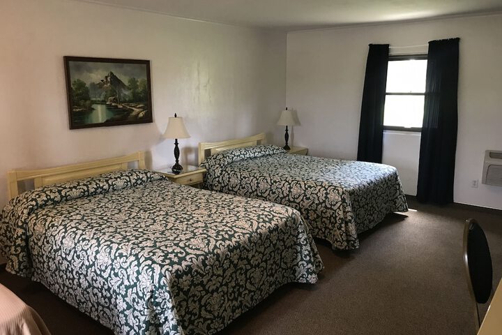 Room 13 of 32