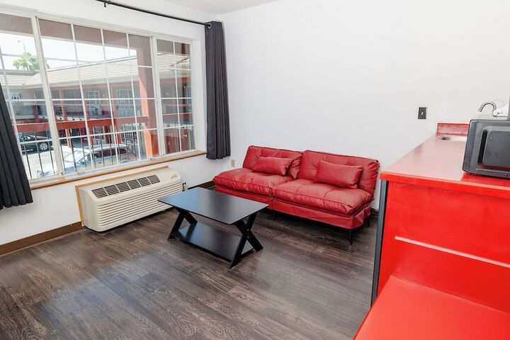 Rose City Inn and Suites