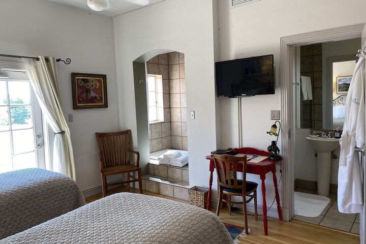 Room 27 of 49