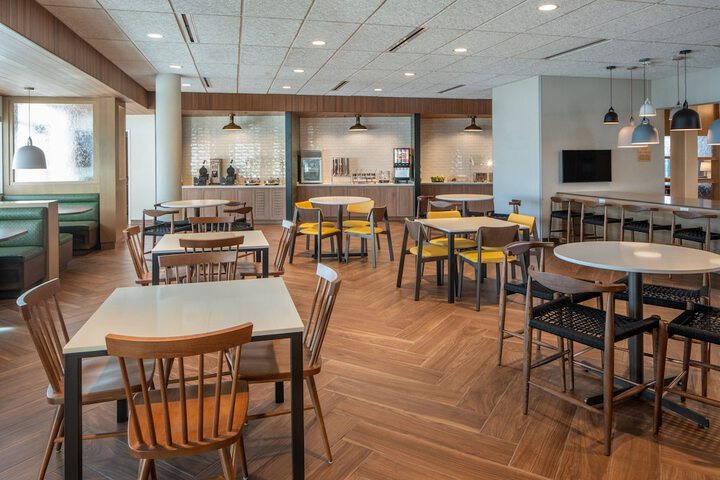 Breakfast/Coffee Service 17 of 18