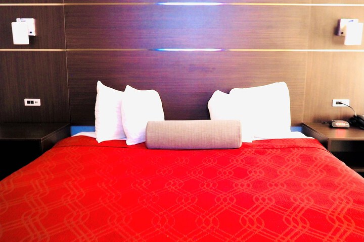 Room 32 of 47