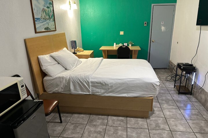 Tides Motor Inn at Stehli Beach