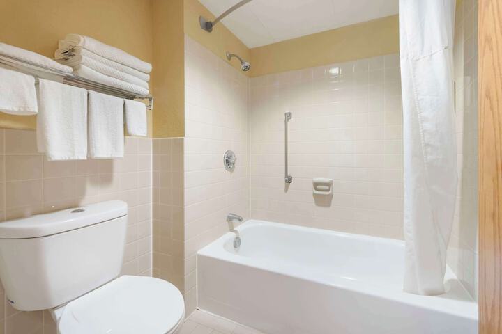 Quality Inn & Suites Mayo Clinic Area