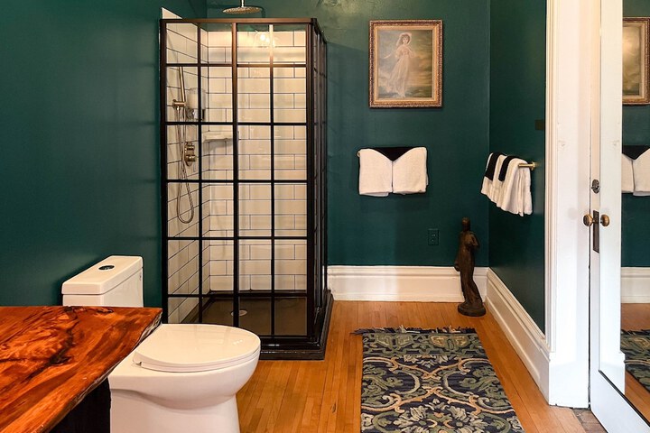 Room 10 of 120