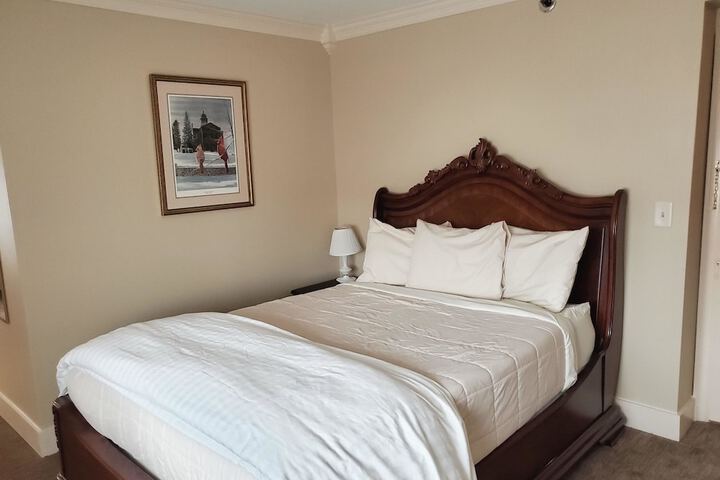 Room 127 of 208