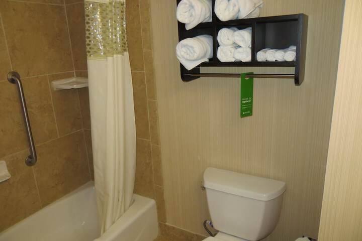 Room 9 of 22