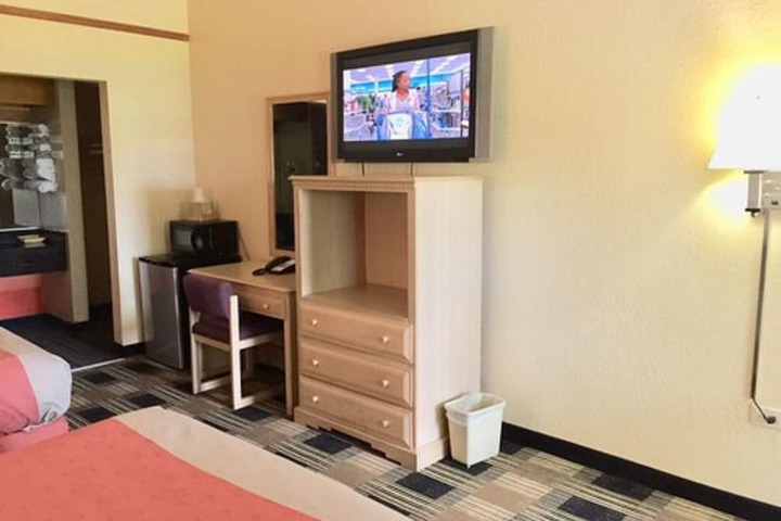 Room 14 of 17