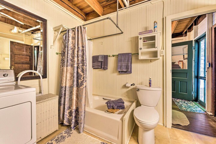 Douglas whispering Winds Cottage w / Beach!