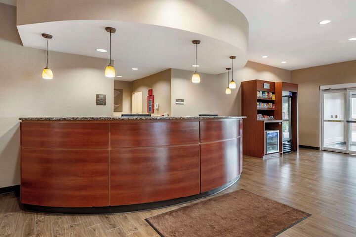 Comfort Suites Flowood - Jackson Airport (must meet transportation requirement)
