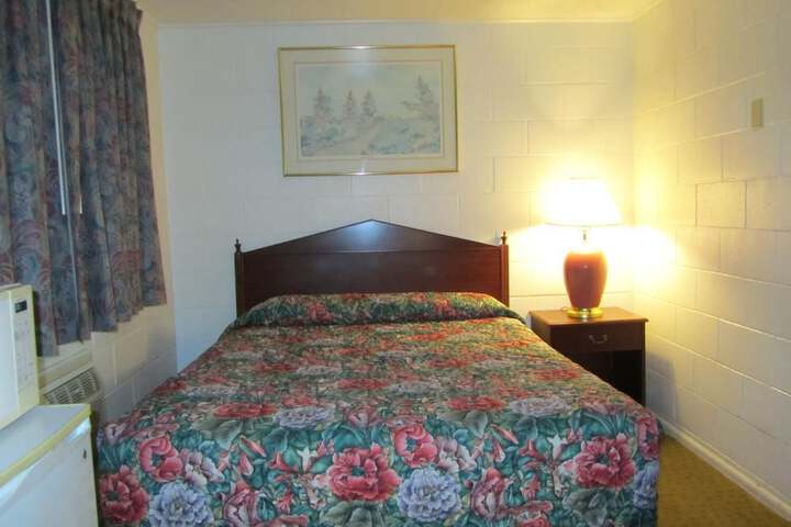 Room 4 of 12