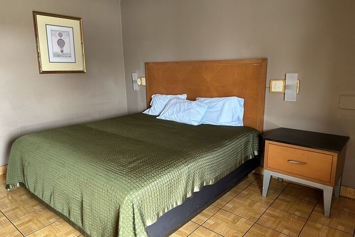 Room 16 of 21